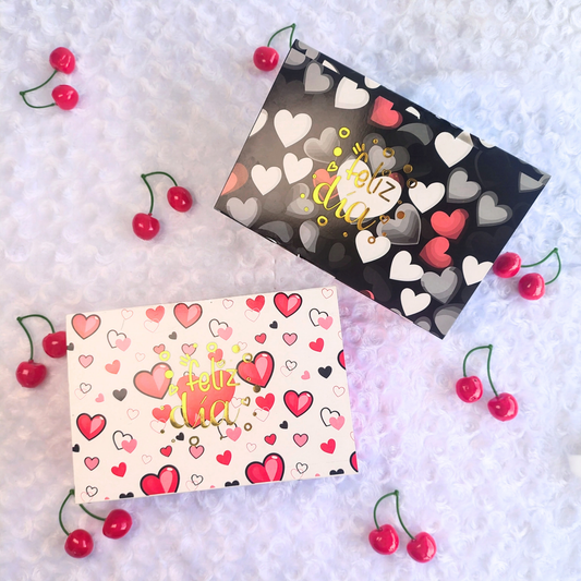 Caja plegable con imán y corazones
