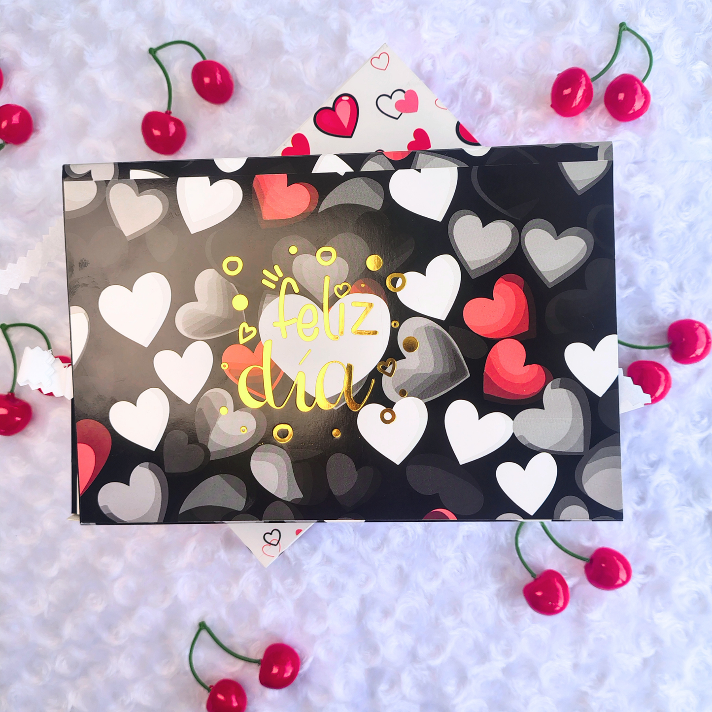 Caja plegable con imán y corazones