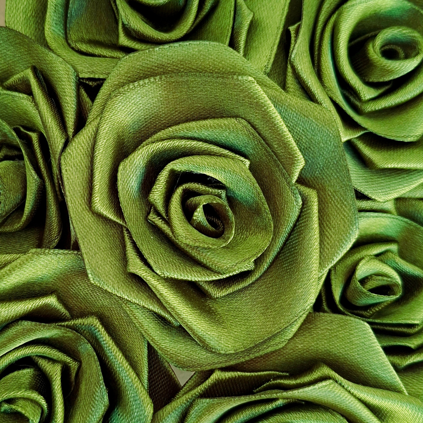 Paquete x 10 rosas en tela terminadas